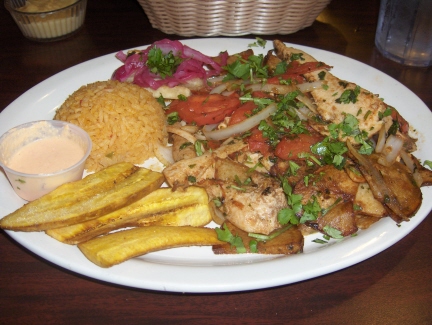 Pollo saltado with yellow sauce