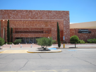 Mall entrance to Greenery